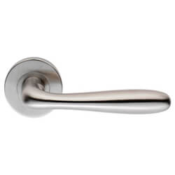 Carlisle Brass Eurospec Peninsula Lever Handle On Round Rose