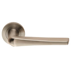 Carlisle Brass Eurospec Steelworx Plaza Chunky Flat Bar Lever on Concealed Rose