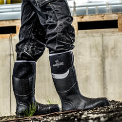 Insulated safety clearance wellington boots