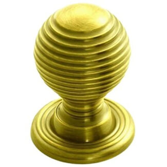 Carlisle Brass Queen Anne 28mm Reeded Ball Knob on Round Rose