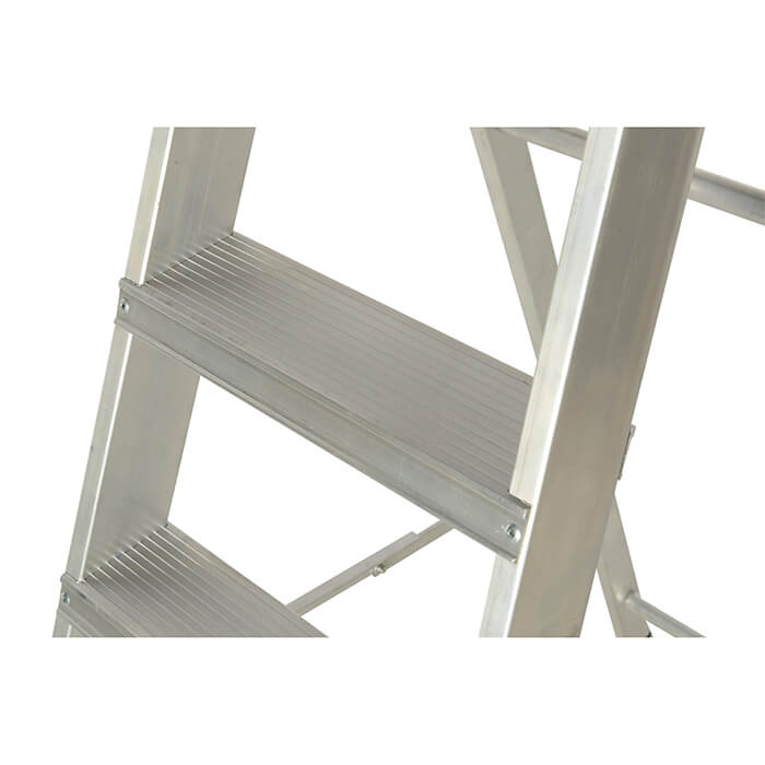 Werner Mastertrade Platform Aluminium Stepladders - 4 Tread