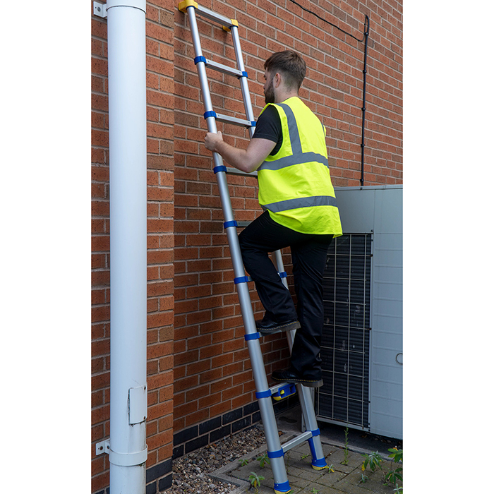 Werner 2.6m Telescopic Soft Close Extension Ladder