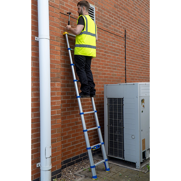 Werner 2.6m Telescopic Soft Close Extension Ladder