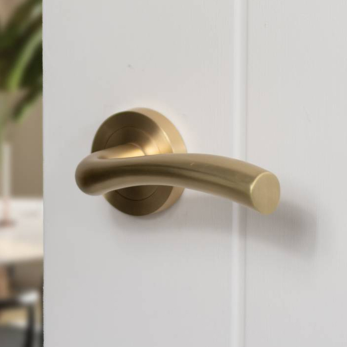 Atlantic Status Texas Lever Door Handle On Round Rose