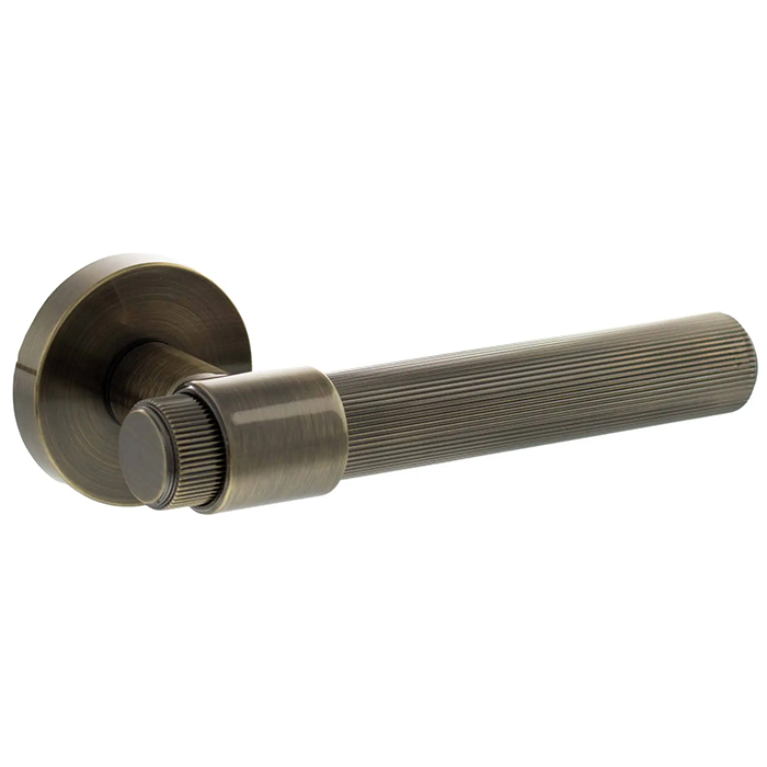 Atlantic Senza Pari Fasana Linear Knurled Lever Door Handle On Round Rose