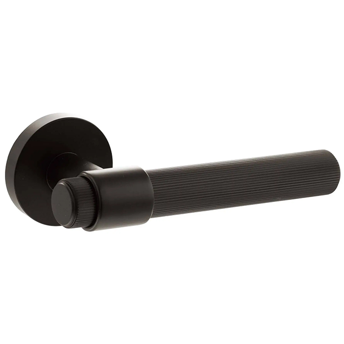 Atlantic Senza Pari Fasana Linear Knurled Lever Door Handle On Round Rose