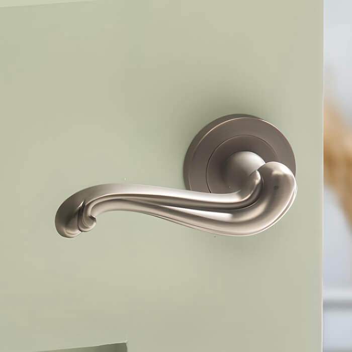 Atlantic Old English Colchester Round Rose Lever Door Handle