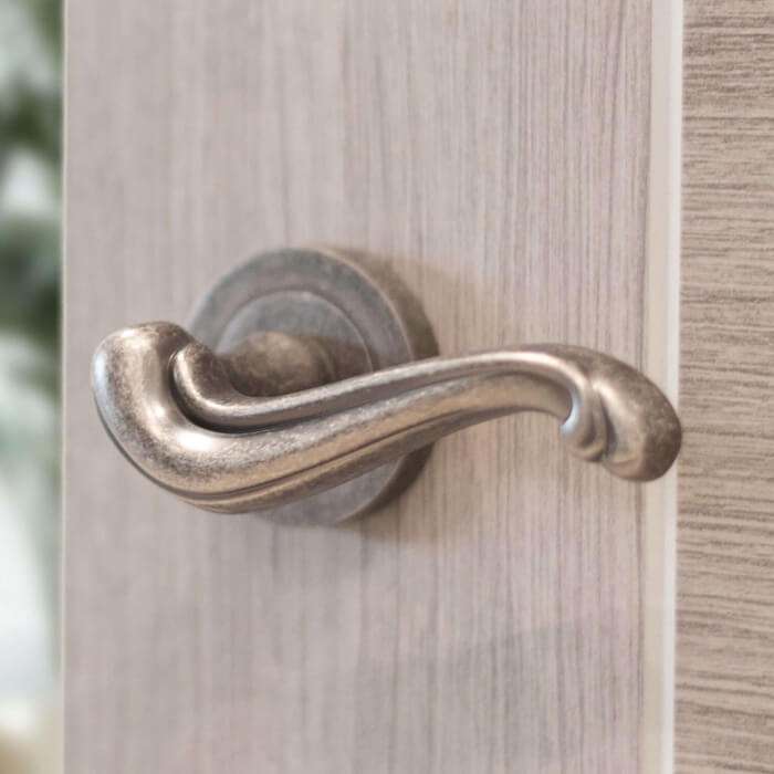 Atlantic Old English Colchester Round Rose Lever Door Handle