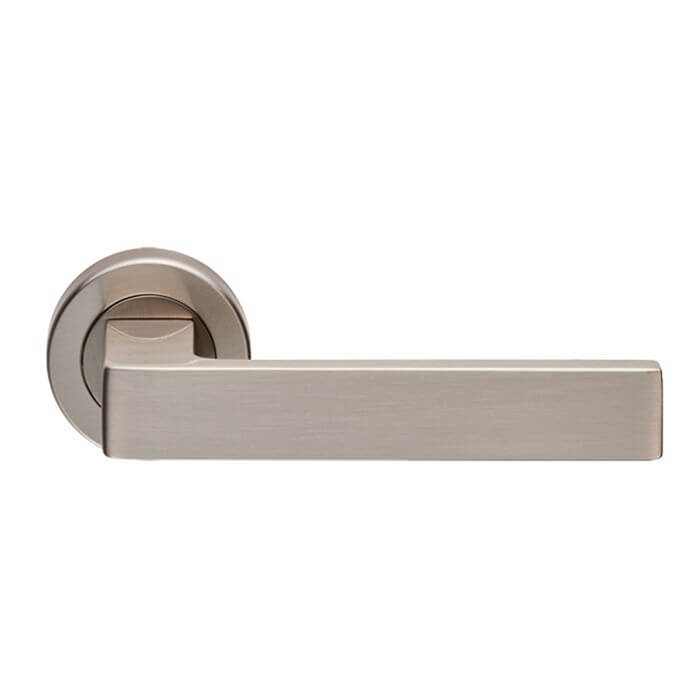 Carlisle Brass Sasso Lever Handle On Round Rose - 129 x 55mm