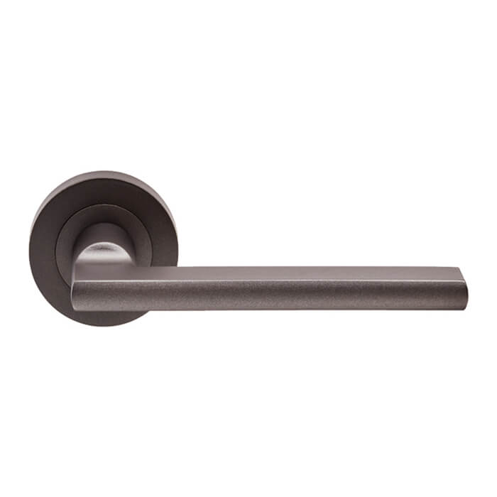 Carlisle Brass Trentino Straight Lever Handle On Round Rose - 124 x 63mm