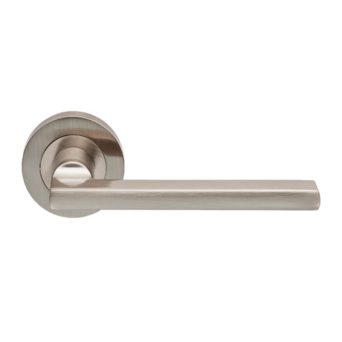 Carlisle Brass Trentino Straight Lever Handle On Round Rose - 124 x 63mm