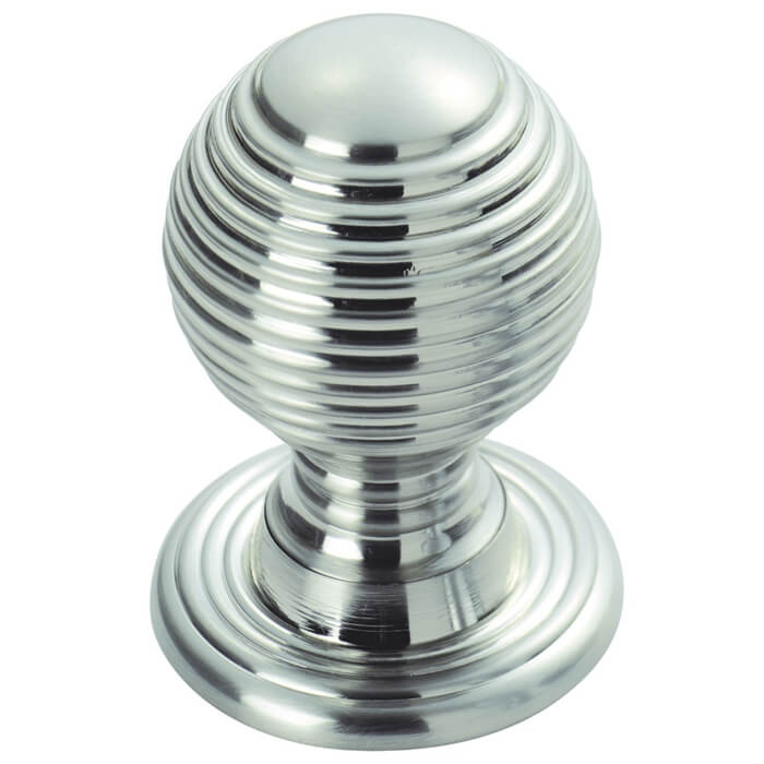 Carlisle Brass Queen Anne 35mm Reeded Ball Knob with Matching Rose