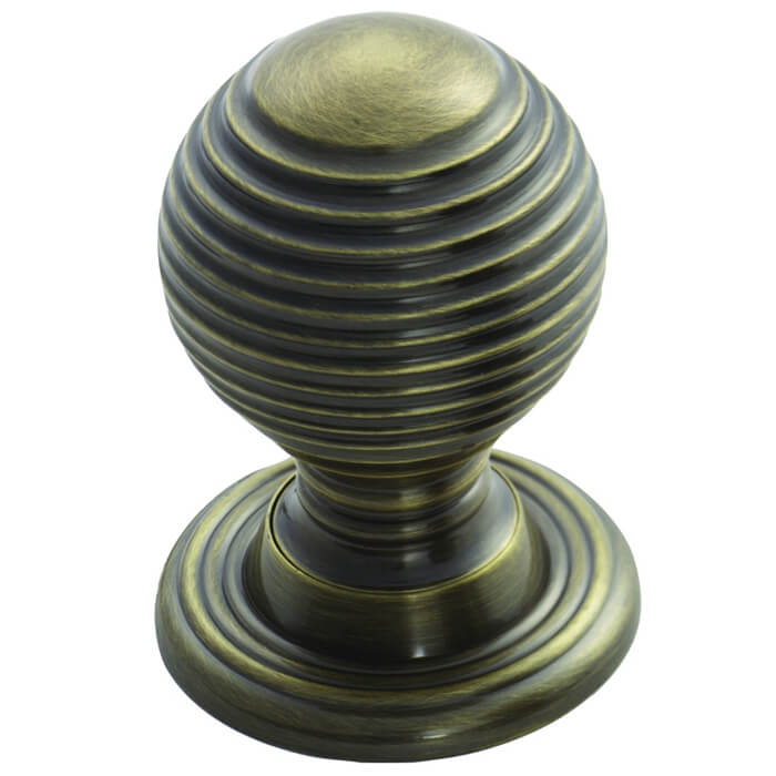 Carlisle Brass Queen Anne 35mm Reeded Ball Knob with Matching Rose