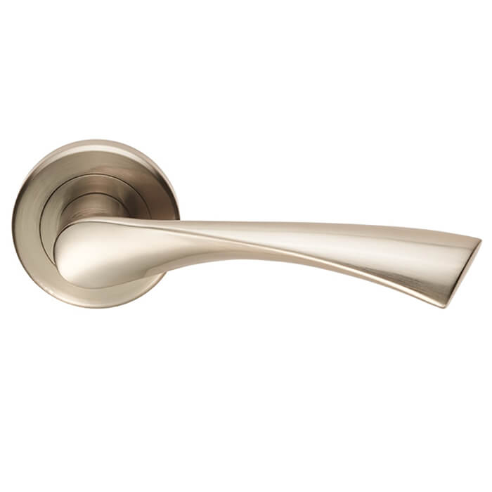Carlisle Brass Serozzetta Venti Lever Handle on Round Rose