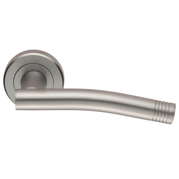 Carlisle Brass Serozzetta Carolina Lever Handle On Round Rose