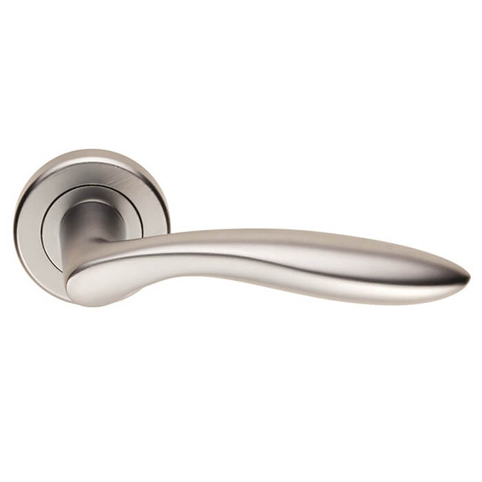 Carlisle Brass Serozzetta Shark Lever Handle on Round Rose